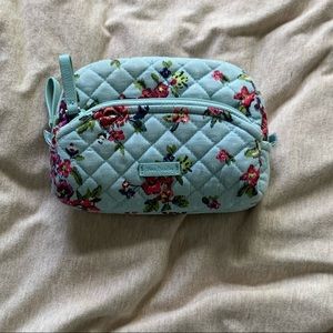 Vera “Double-Zip Cosmetic Bag” in Water Boquet